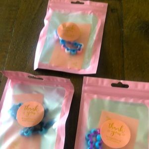 $5 bracelets these come in all colors💗